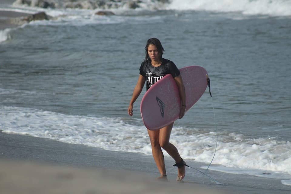 Manuela Nayelli Wolf-Sánchez, an avid surfer